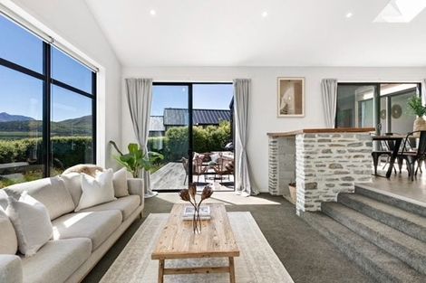 Photo of property in 13 Falconer Rise, Jacks Point, Queenstown, 9371