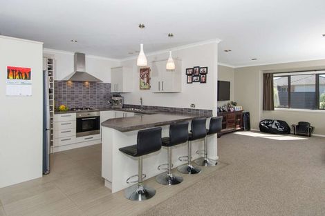 Photo of property in 2 Shaun Close, Papamoa Beach, Papamoa, 3118