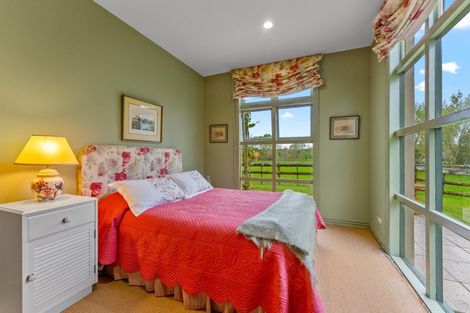 Photo of property in 744 Waitakere Road, Kumeu, 0891