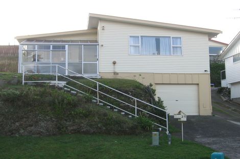 Photo of property in 25 Somes Crescent, Newlands, Wellington, 6037