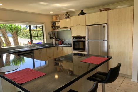 Photo of property in 60 Shelter Grove, Frankleigh Park, New Plymouth, 4310