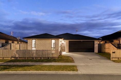 Photo of property in 11 Livingstone Drive, Papamoa Beach, Papamoa, 3118