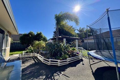 Photo of property in 12 Mellefont Close, East Tamaki Heights, Auckland, 2016