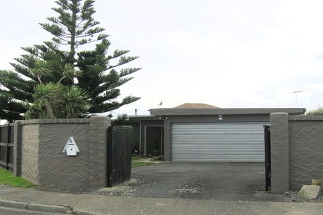 Photo of property in 4 Nuhaka Place, Paraparaumu Beach, Paraparaumu, 5032