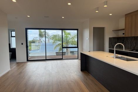 Photo of property in 13a Rock Isle Road, Torbay, Auckland, 0630