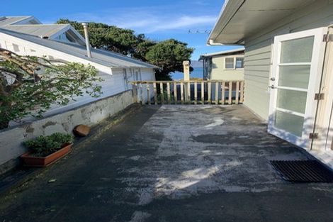 Photo of property in 304 The Esplanade, Island Bay, Wellington, 6023