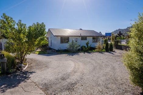 Photo of property in 33 Wairau Road, Picton, 7220