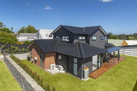 Photo of property in 2a Roland Road, Greenhithe, Auckland, 0632