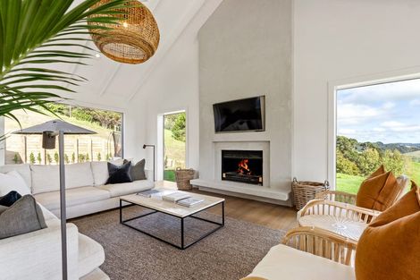 Photo of property in 48 Upper Whangateau Road, Big Omaha, 0985