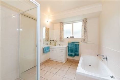 Photo of property in 17 Lasque Place, Glen Eden, Auckland, 0602