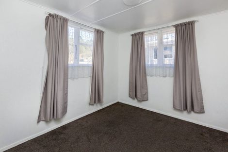 Photo of property in 35 Hanson Grove, Stokes Valley, Lower Hutt, 5019
