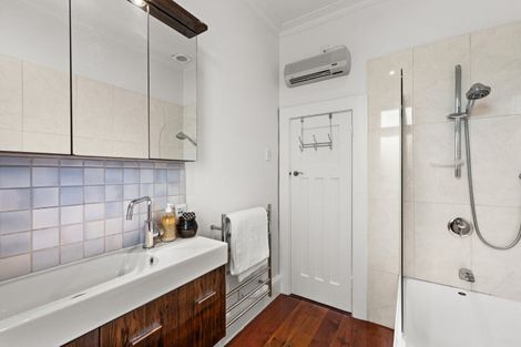 Photo of property in 14 Bay View Road, Bluff Hill, Napier, 4110