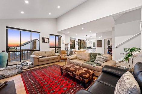 Photo of property in 17a Constable Lane, West Harbour, Auckland, 0618
