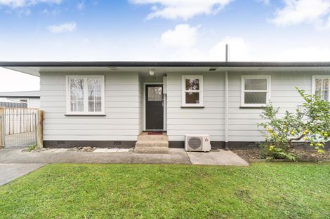 Photo of property in 15b Wikiriwhi Crescent, Awapuni, Palmerston North, 4412