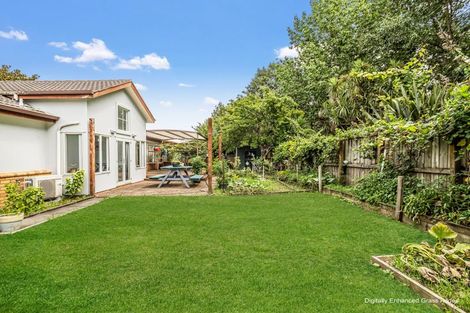Photo of property in 92 Riverton Drive, Randwick Park, Auckland, 2105
