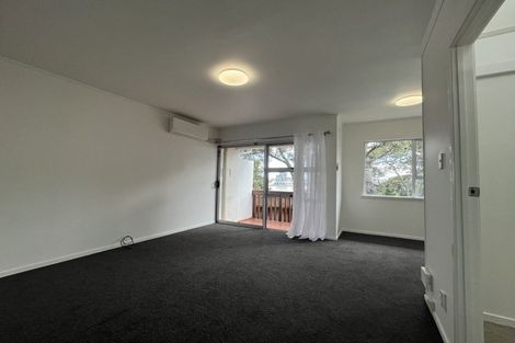 Photo of property in 4/7 Beach Haven Road, Beach Haven, Auckland, 0626