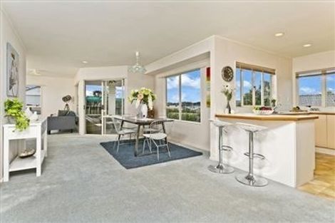 Photo of property in 2 Owl Court, Unsworth Heights, Auckland, 0632