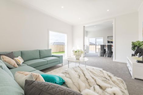 Photo of property in 21 Grove Way, Riverhead, 0820