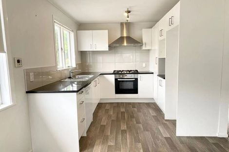 Photo of property in 5 Marlene Avenue, Te Atatu South, Auckland, 0610