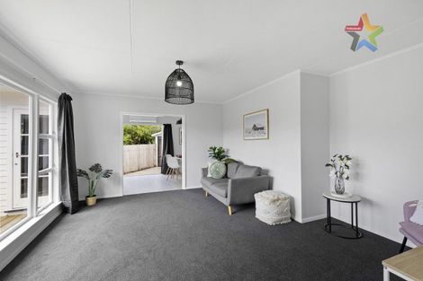 Photo of property in 385 Stokes Valley Road, Stokes Valley, Lower Hutt, 5019
