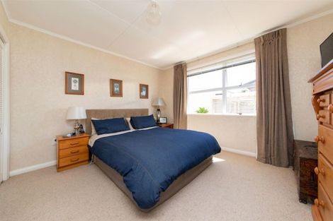 Photo of property in 16 Ilford Place, Awapuni, Palmerston North, 4412