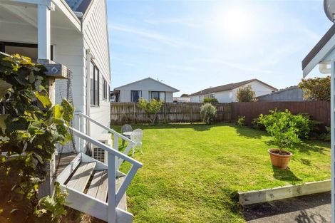 Photo of property in 11 Halyard Place, Te Atatu Peninsula, Auckland, 0610