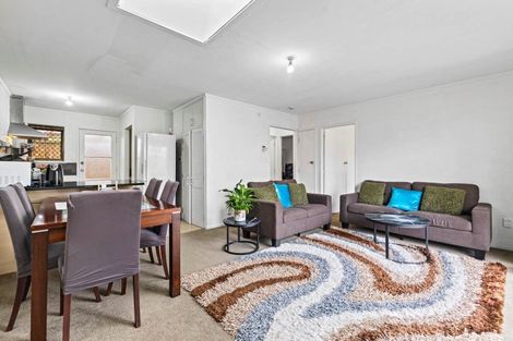 Photo of property in 2/76 Kenderdine Road, Papatoetoe, Auckland, 2025