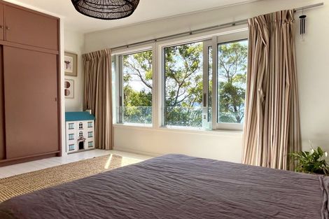 Photo of property in 11 Richmond Road, Mahina Bay, Lower Hutt, 5013