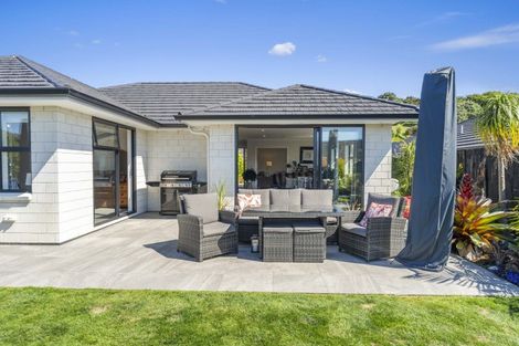 Photo of property in 12 Lakeside Terrace, Omokoroa, 3114