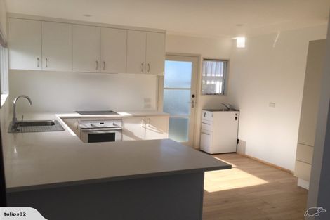 Photo of property in 9 Rewarewa Road, Te Atatu Peninsula, Auckland, 0610