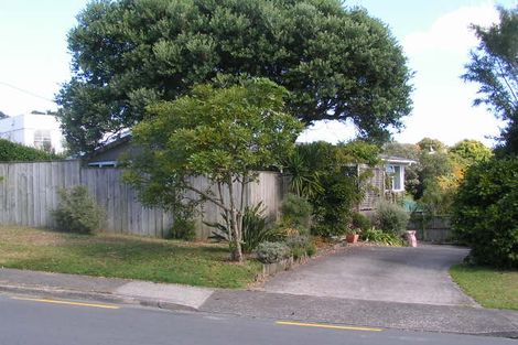 Photo of property in 2/3 Manutara Avenue, Forrest Hill, Auckland, 0620