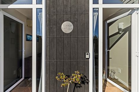 Photo of property in 9 Palmerston Road, Havelock North, 4130