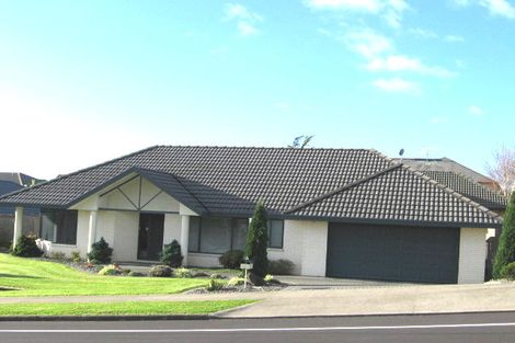 Photo of property in 2/48 Jane Eyre Drive, Somerville, Auckland, 2014