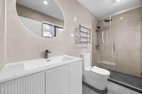 Photo of property in 61b Totaravale Drive, Totara Vale, Auckland, 0629