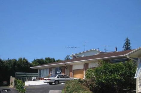 Photo of property in 2/5 Downing Street, Glenfield, Auckland, 0629