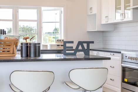 Photo of property in 21 Grove Way, Riverhead, 0820