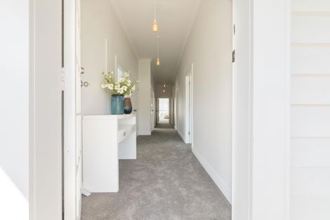 Photo of property in 21 Grove Way, Riverhead, 0820