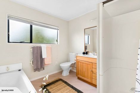 Photo of property in 7 Juneau Place, Glendene, Auckland, 0602