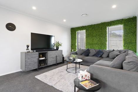 Photo of property in 18 Topsail Way, Whitby, Porirua, 5024