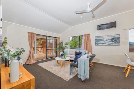 Photo of property in 2/109 Don Buck Road, Massey, Auckland, 0614