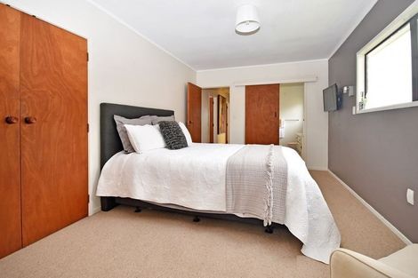 Photo of property in 4a Tower Hill, Stanmore Bay, Whangaparaoa, 0930