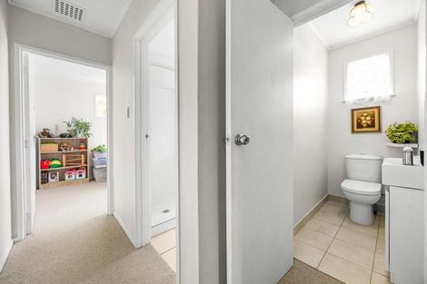 Photo of property in 15 Helleur Road, Massey, Auckland, 0614