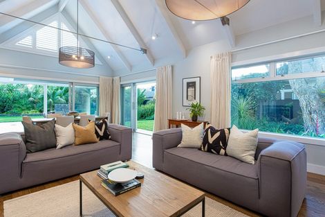 Photo of property in 6 Tiri Road, Milford, Auckland, 0620