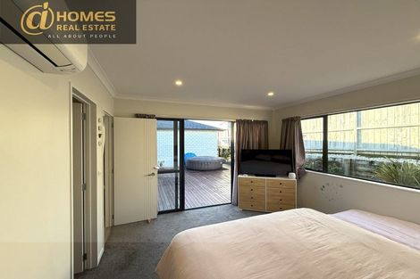 Photo of property in 12 Mamuku Drive, Massey, Auckland, 0614