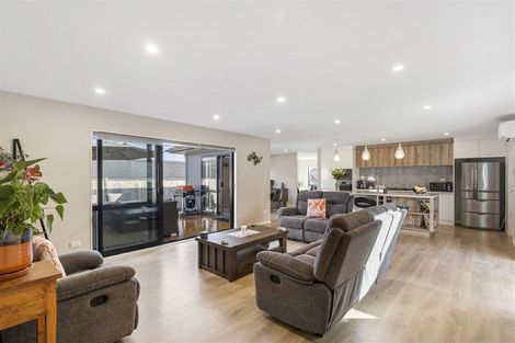 Photo of property in 39 Symes Drive, Red Beach, 0932