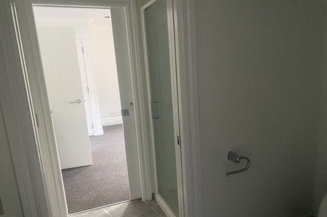 Photo of property in 28 Eccleston Hill, Thorndon, Wellington, 6011