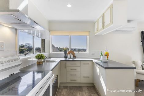 Photo of property in 2/8 Havana Place, Glenfield, Auckland, 0629