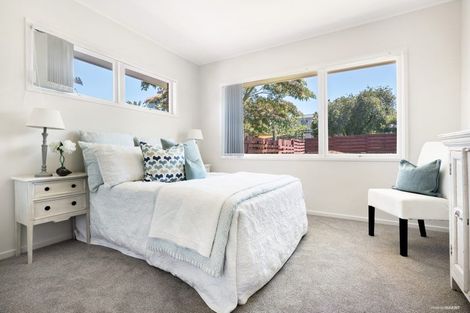 Photo of property in 43 Cascades Road, Pakuranga Heights, Auckland, 2010