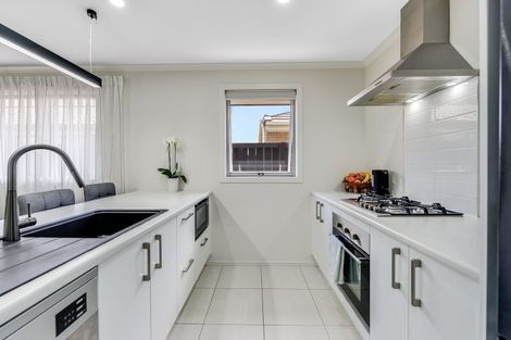Photo of property in 10 Manawaroa Close, Grandview Heights, Hamilton, 3200