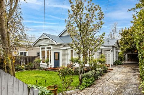 Photo of property in 200 Edgeware Road, Edgeware, Christchurch, 8013